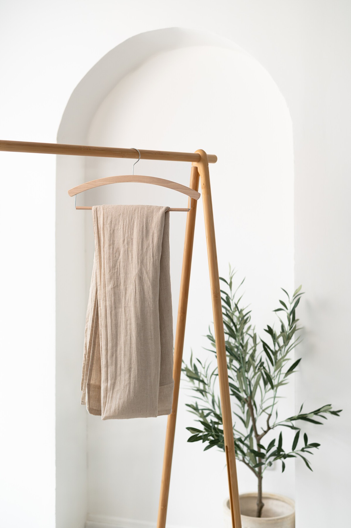 Skříň s oblečením